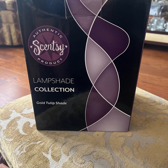 Scentsy Lampshade Gold Tulip Warmer🧡💡✨ - Picture 8 of 8